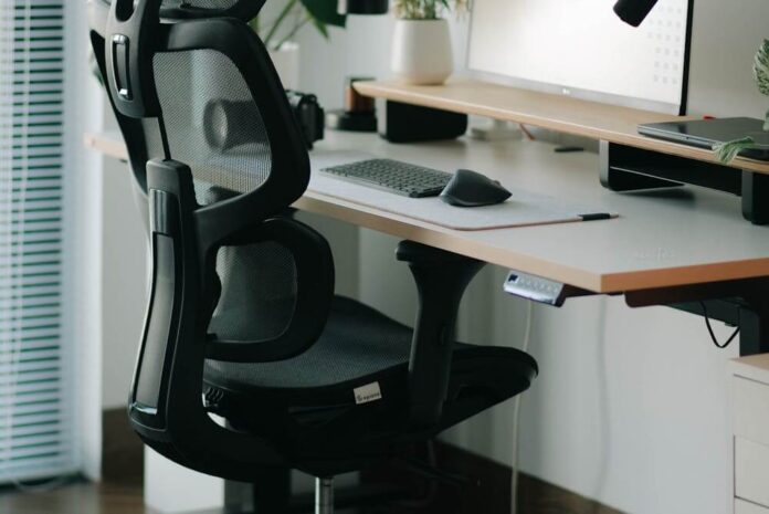 Discover the Comfort and Efficiency of a Mesh Chair